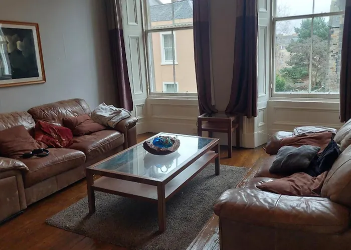 Lauriston Place Apartment