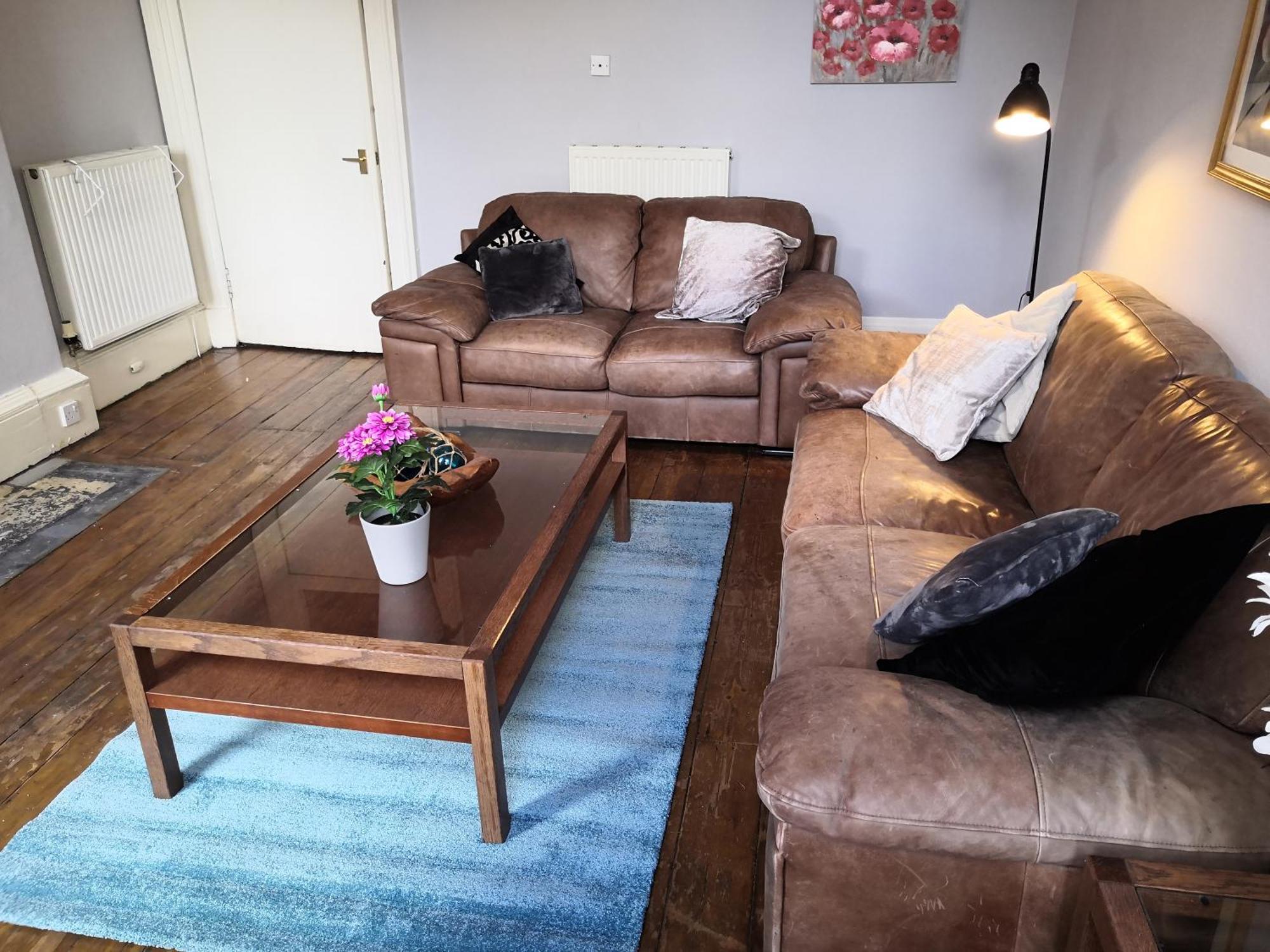 Lauriston Place Apartment *